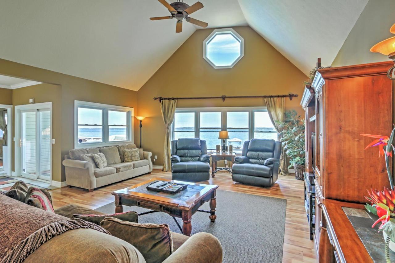 Waterfront Seneca Lake House Fire Pit And Boat Dock Geneva Extérieur photo